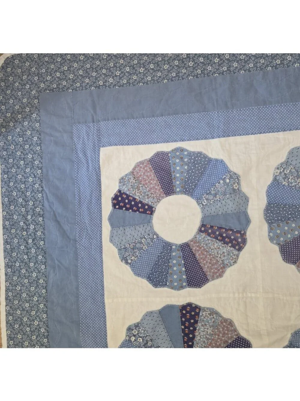 Vintage Handmade Blue Floral Dresden Plate Quilt 79 x 93